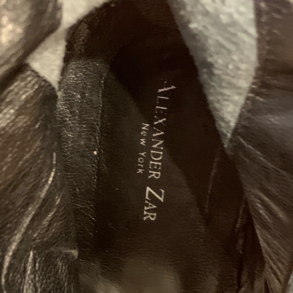 Black leather boots pointed shoe and with a heel - Picture 3 of 3